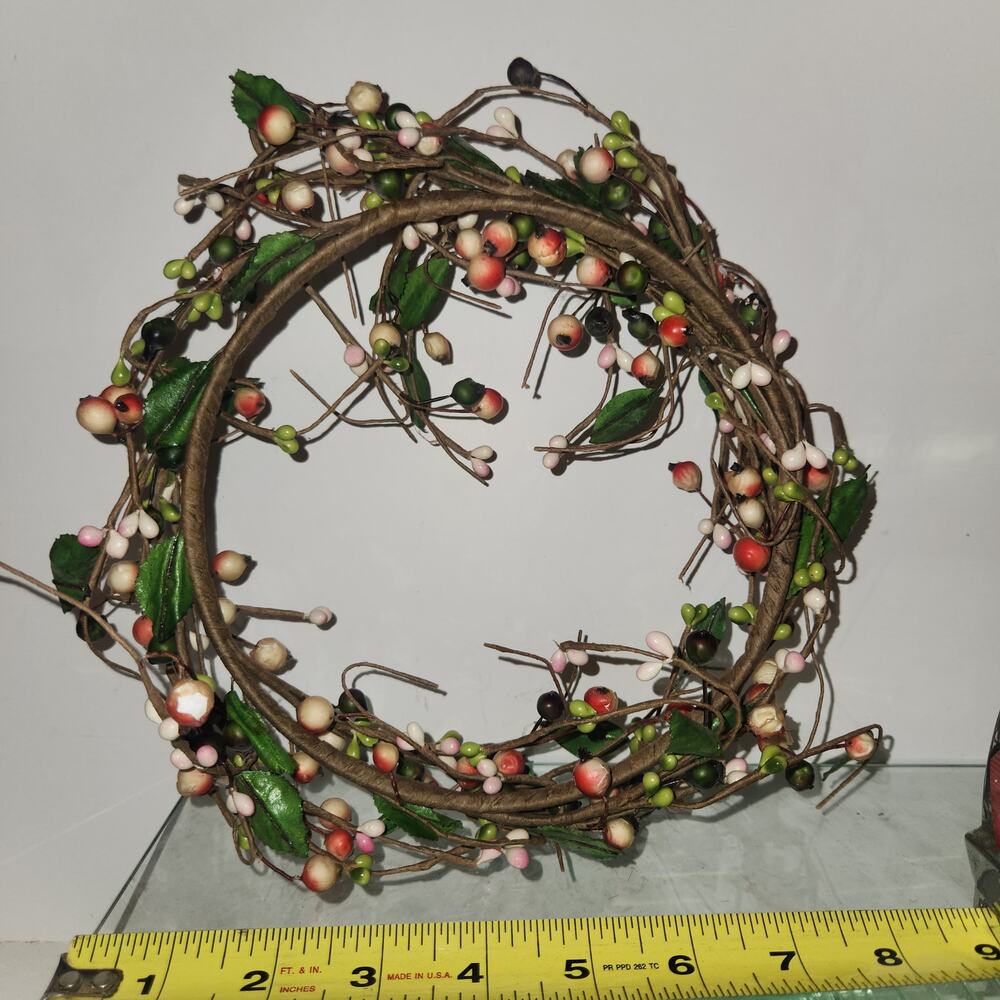 Floral Buds Wire Wreath 8x8